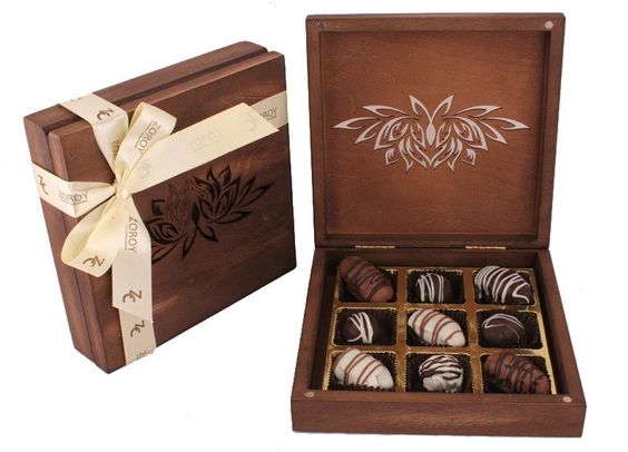 Ramadan Lotus Wood box with 9 Dates and Dry Fruit truffle chocolates